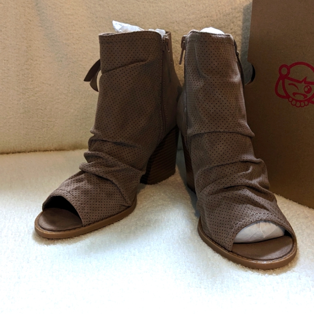 Women's Sugar Palmer Booties Size 8